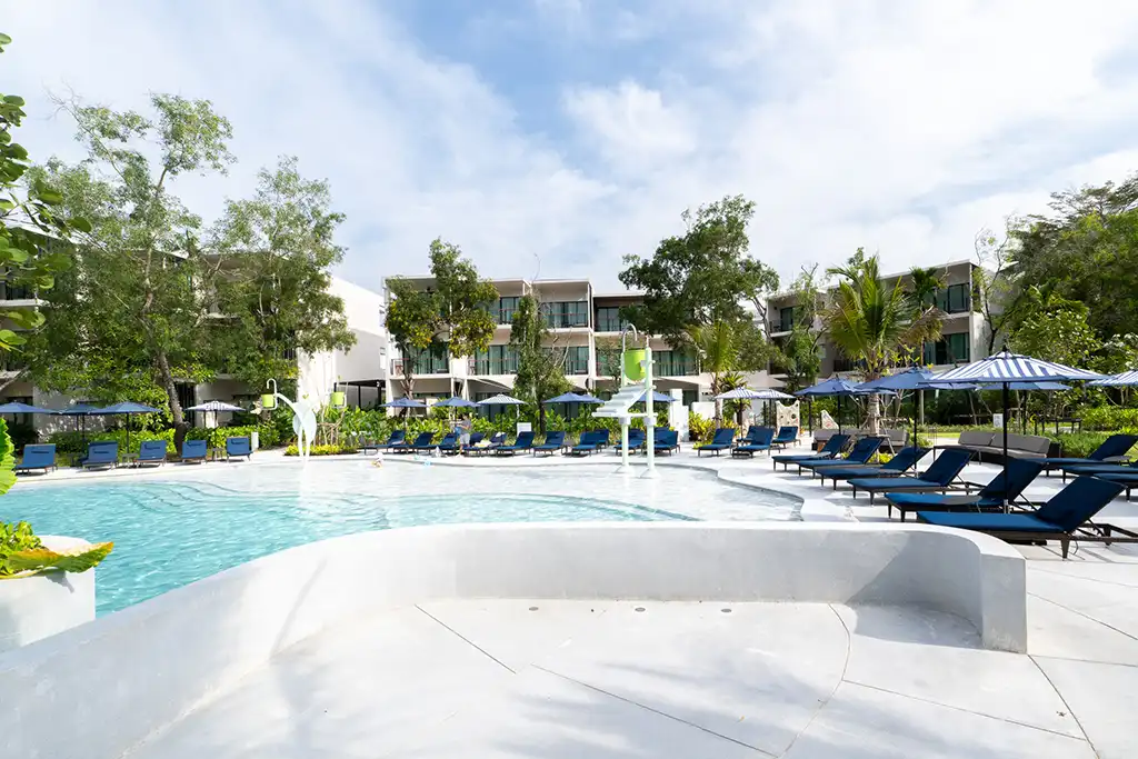 le-meridien-phuket-mai-khao-beach-resort